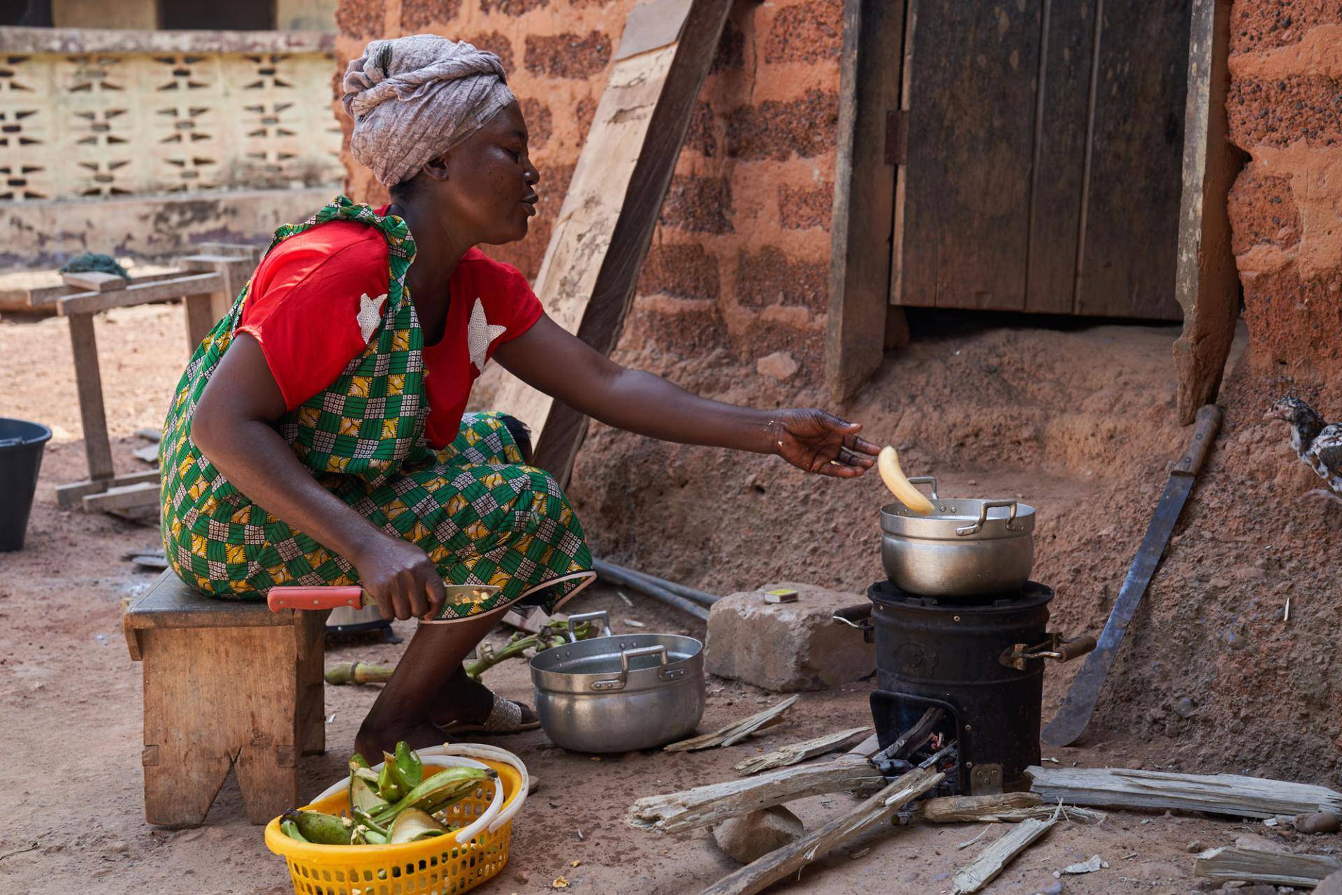 Ghana: cook stove in action