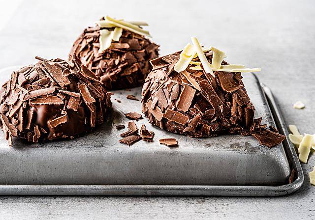 Bombe with chocolate shavings