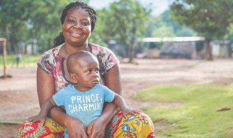 Woman farmer with child in Côte d'Ivoire