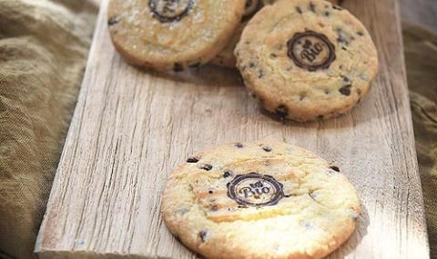 Organic chocolate chip cookies - baked goods