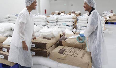 Barry Callebaut Gresik, Workers with raw materials for chocolate production