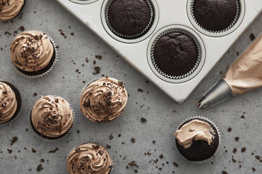 chocolate cupcakes in pan 