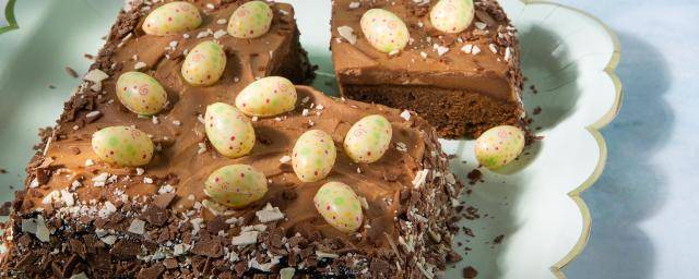 Brownie with Easter eggs and shavings decorations